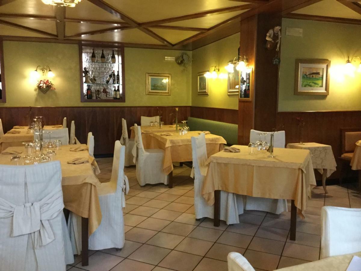 Albergo Ciori 아지아고 외부 사진