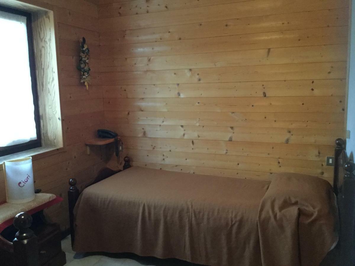 Albergo Ciori 아지아고 외부 사진