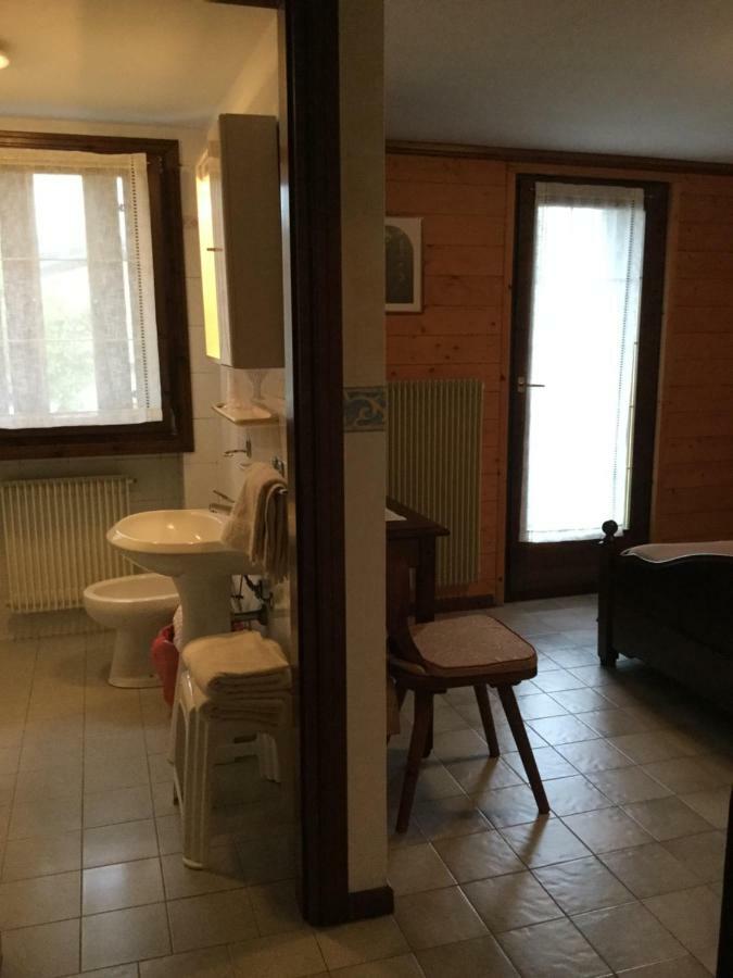 Albergo Ciori 아지아고 외부 사진