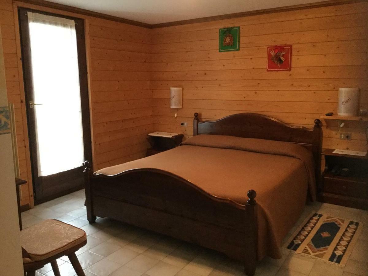 Albergo Ciori 아지아고 외부 사진