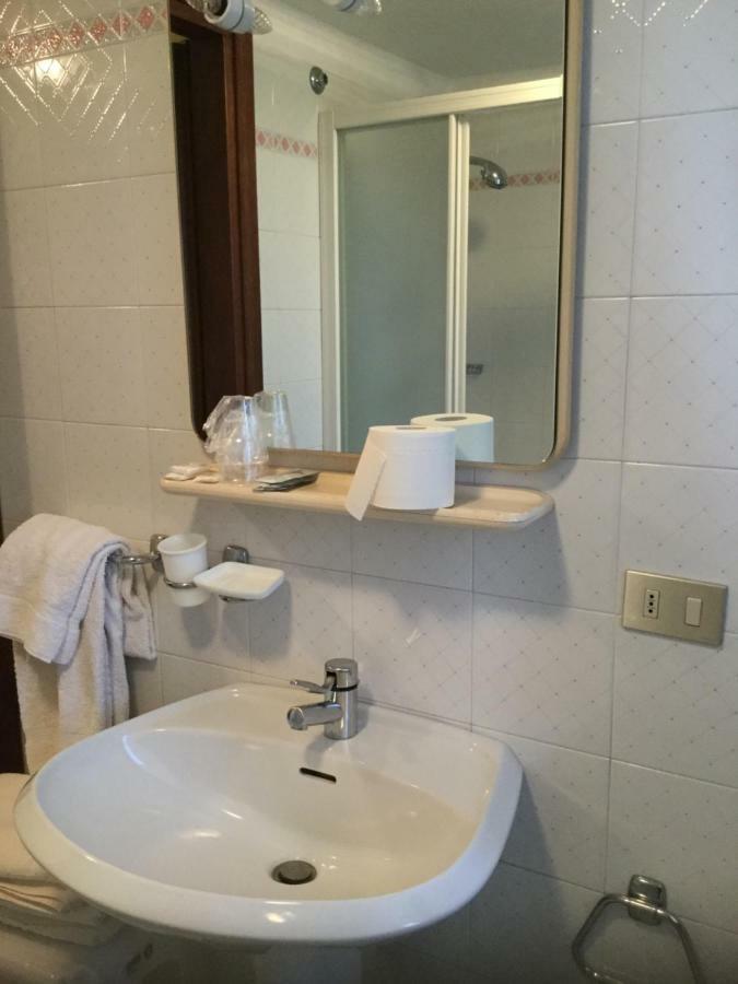 Albergo Ciori 아지아고 외부 사진