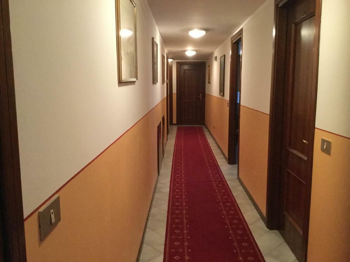 Albergo Ciori 아지아고 외부 사진