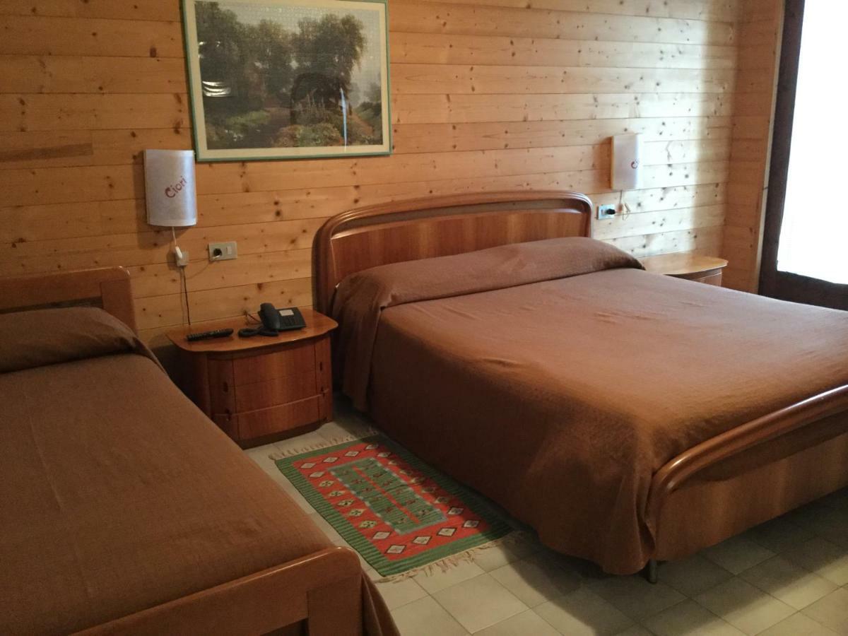Albergo Ciori 아지아고 외부 사진