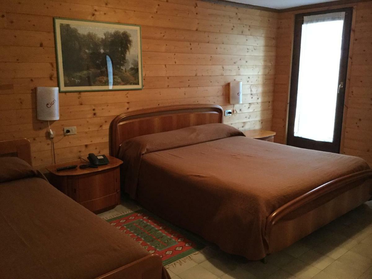 Albergo Ciori 아지아고 외부 사진