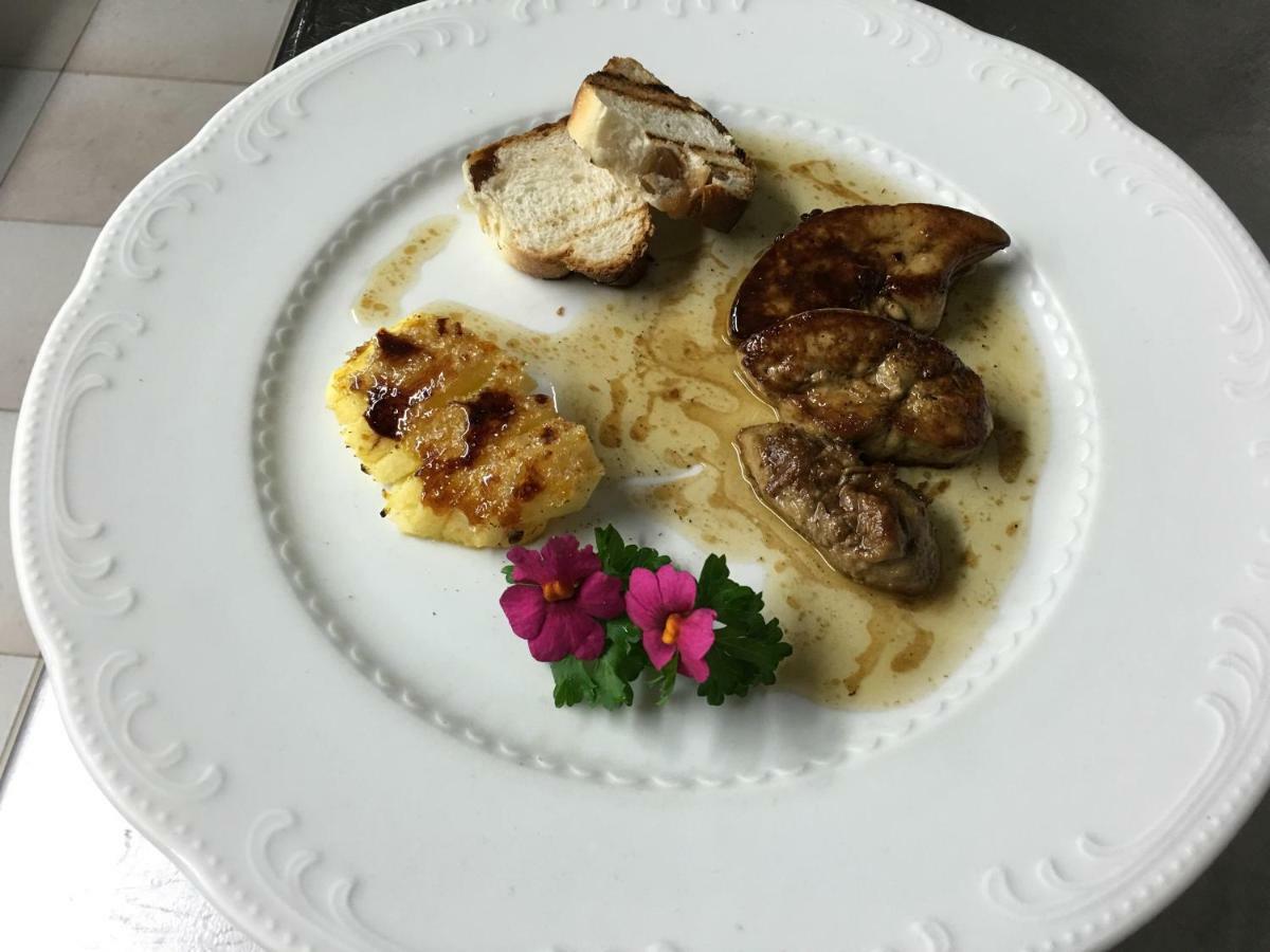Albergo Ciori 아지아고 외부 사진